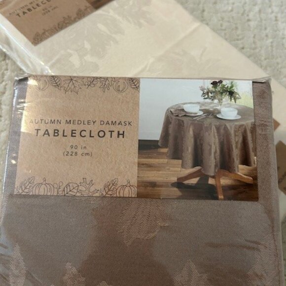 New Set of 4 90" Round Damask Tablecloth - Picture 2 of 3